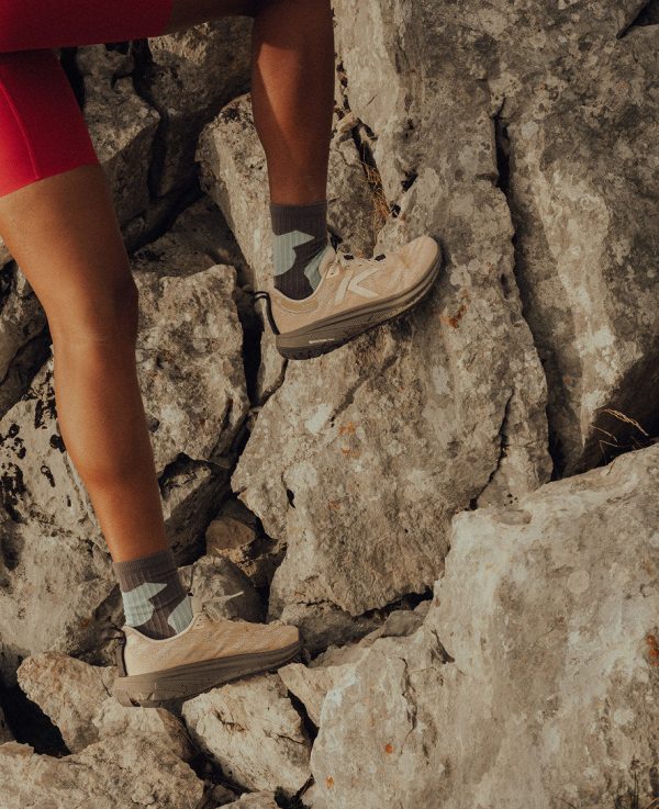 Women's Roam Trail Running Shoe | Birch/Brindle